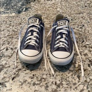 Navy blue converse
